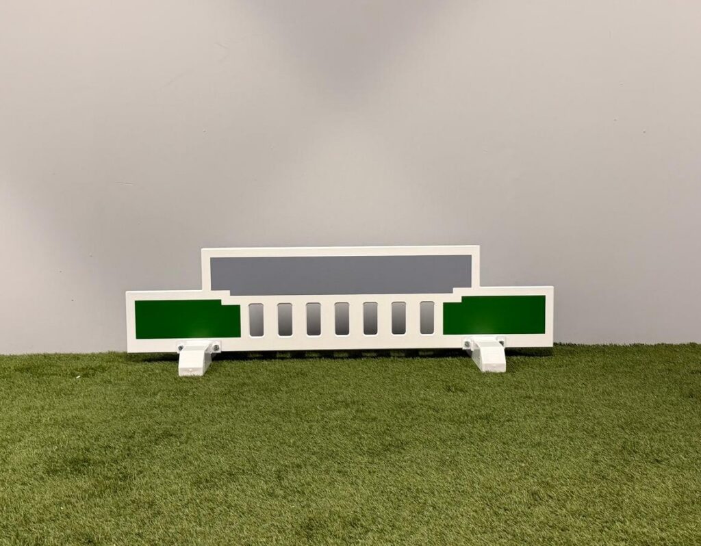 Onderzetstuk met aluminium voeten 149 x 41 cm