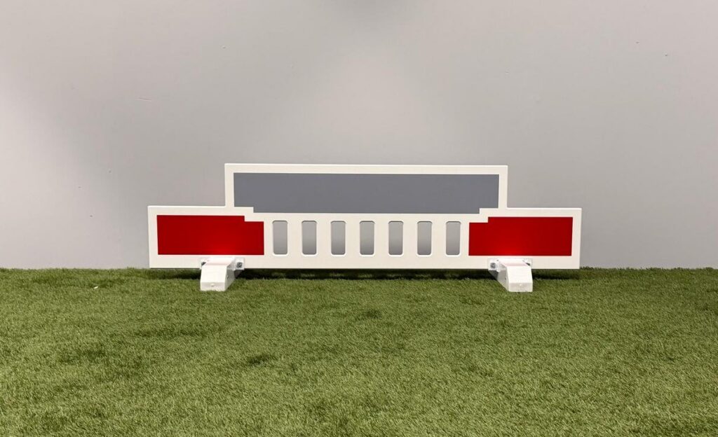 Onderzetstuk met aluminium voeten 149 x 41 cm